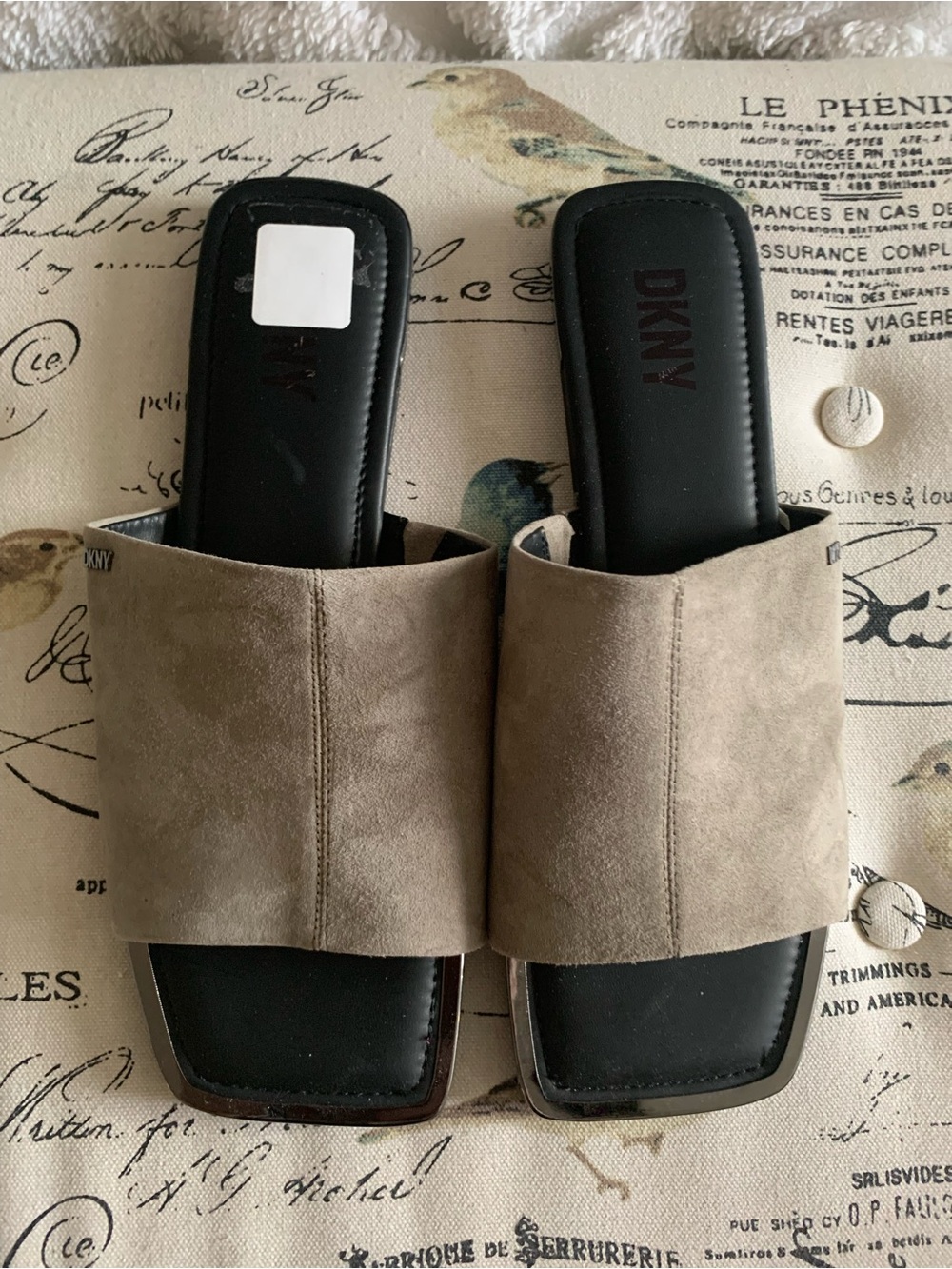 DKNY Sandals: Olive Suede, Side Logo, Square Toe, 10